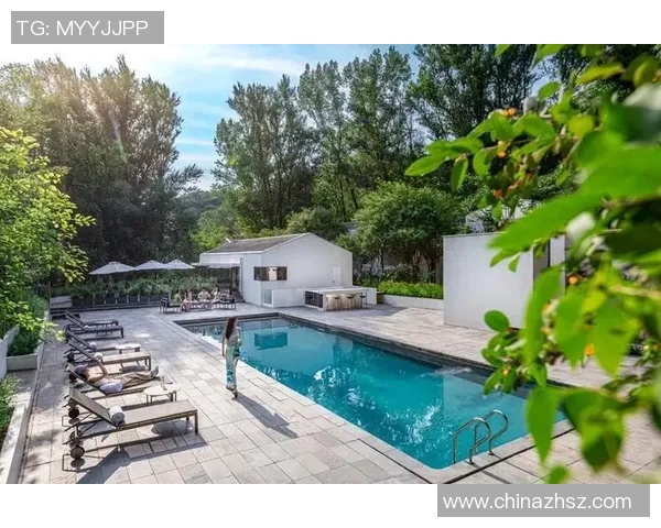 泳池周围的宁静世界：打造舒适清新的水上乐园体验